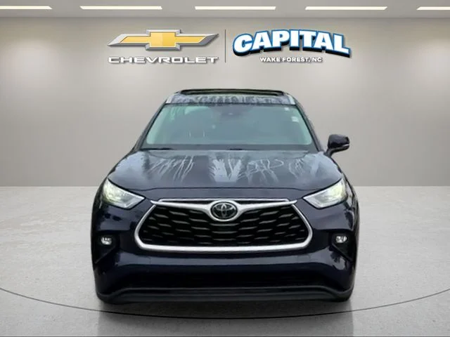 Used 2020  Toyota XLE image 9