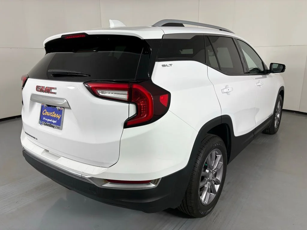 Used 2024 White GMC SLT image 8