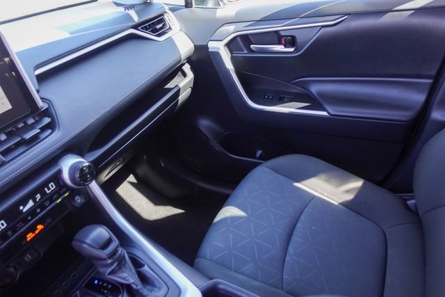 2024 Toyota RAV4 XLE - Photo 26