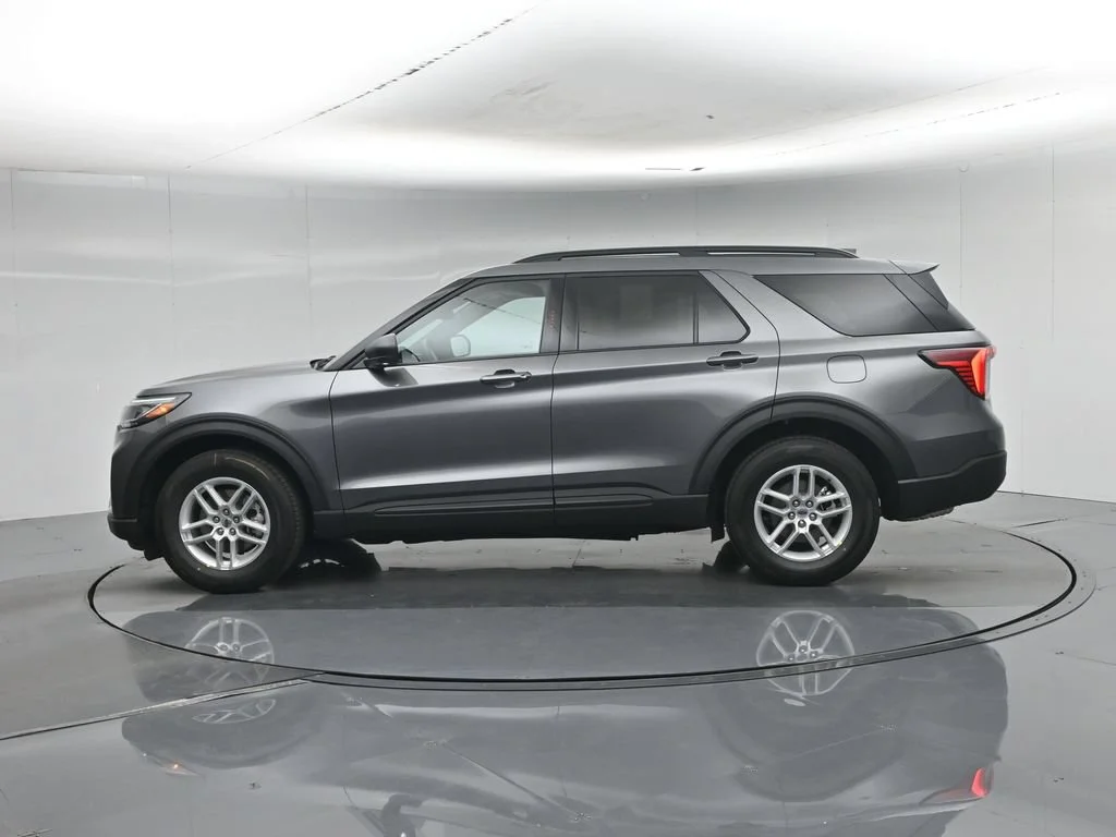 New 2027 Carbonized Gray Metallic Ford Active image 27