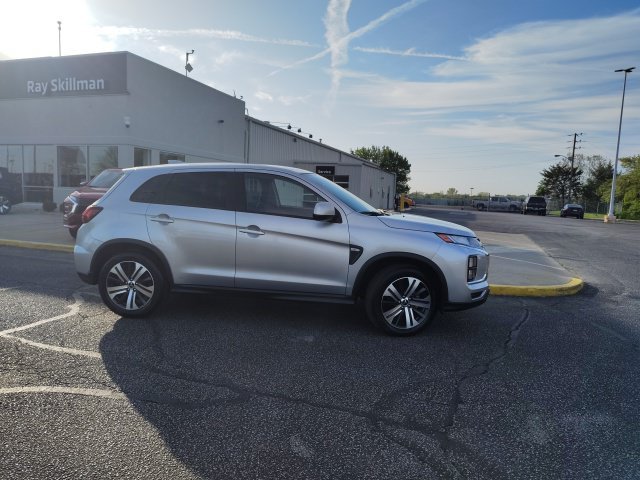 Used 2025 Silver Mitsubishi 2.0 ES image 8