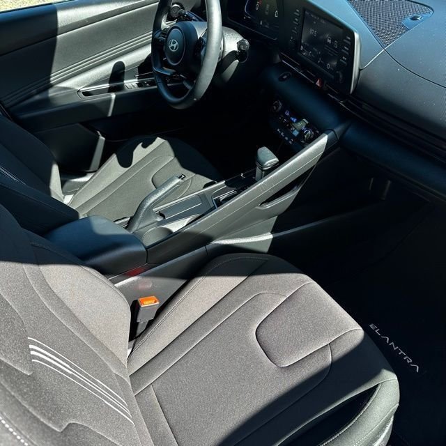 2025 Hyundai Elantra SEL - Photo 20