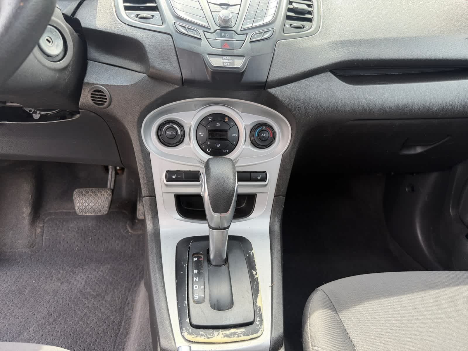 Used 2019 Magnetic Metallic Ford SE image 14