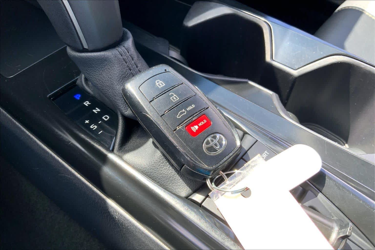 Used 2025 Ocean Gem Toyota SE image 14
