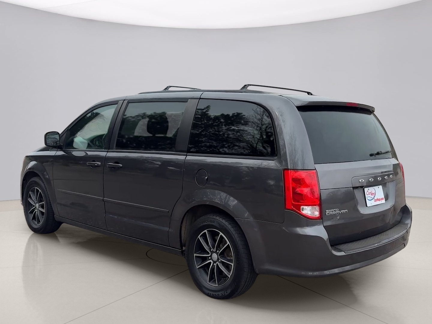 Used 2017 Gray Dodge SE image 3