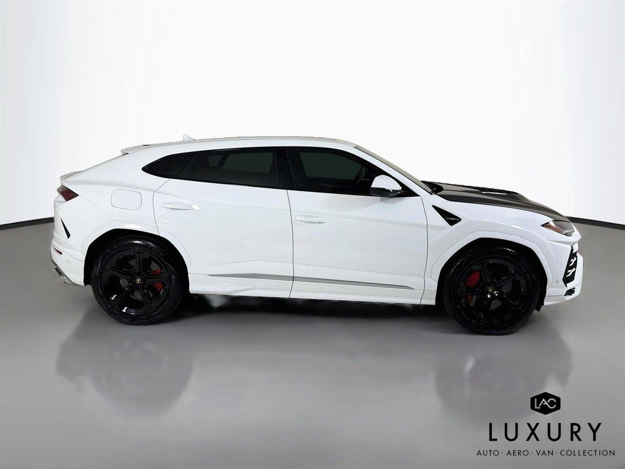Used 2020 Bianco Icarus Metallic Lamborghini Carbon Bonnett | Custom Exhaust | Only 10K Miles image 5