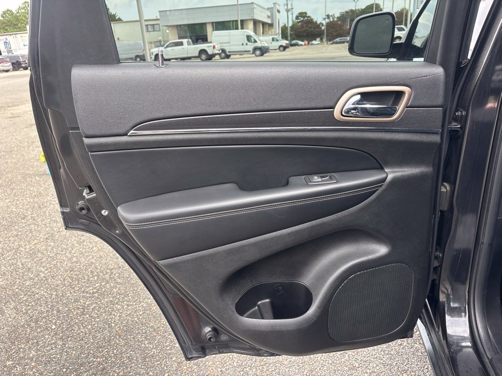 Used 2015 Black Jeep Limited image 30