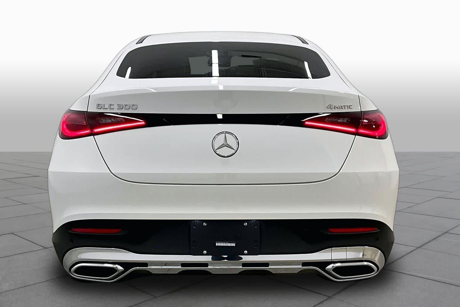 New 2026 Polar White Mercedes-Benz GLC 300 image 4