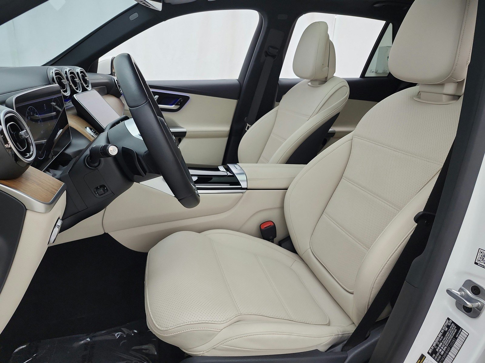 Used 2024 Polar White Mercedes-Benz GLC 300 4MATIC® SUV image 13
