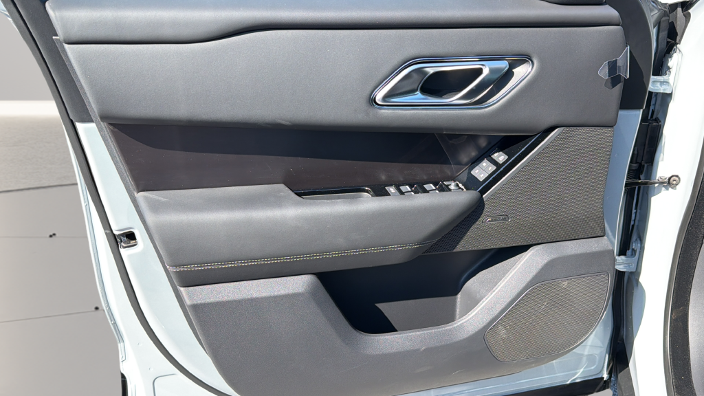 New 2026 Arroios Grey Land Rover  image 29