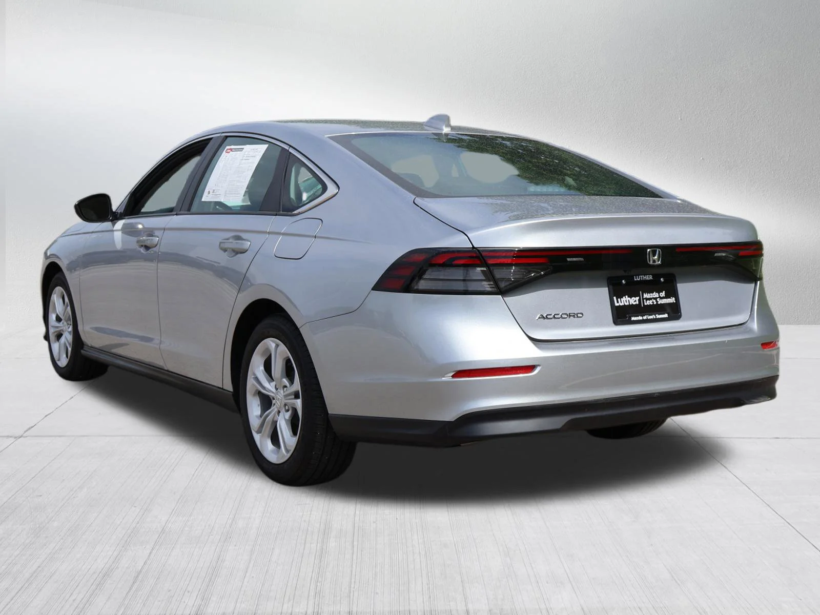 Used 2025 Solar Silver Metallic Honda LX image 4