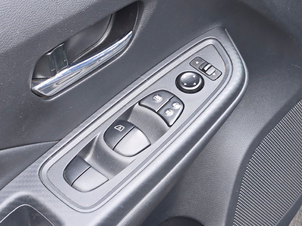 2025 Nissan Versa Sedan SV - Photo 18