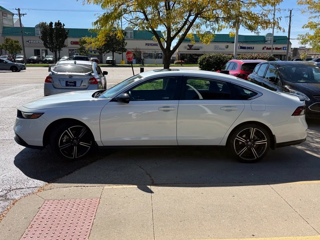 Used 2024  Honda Sport image 4