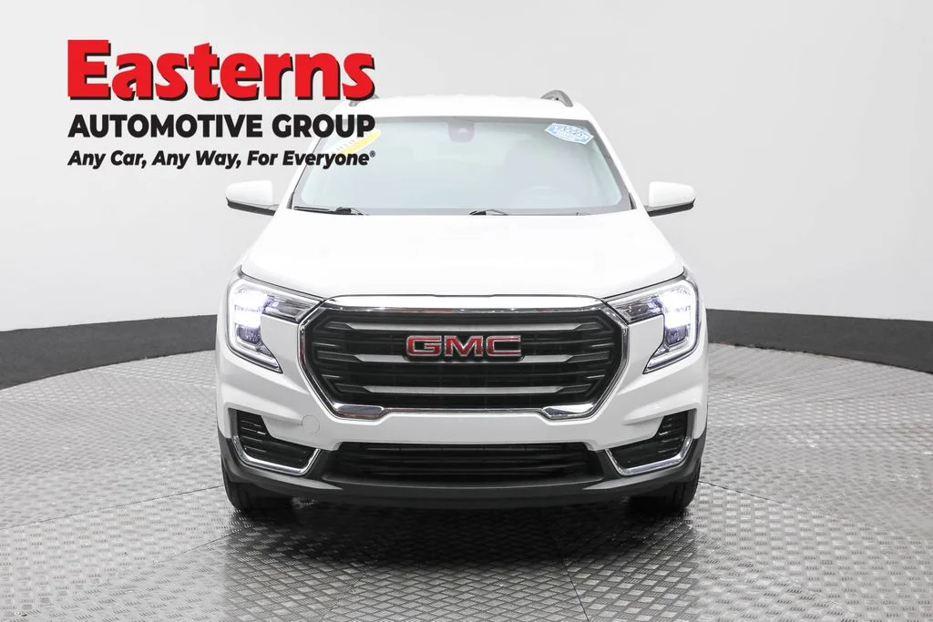 Used 2023 White GMC SLE image 2