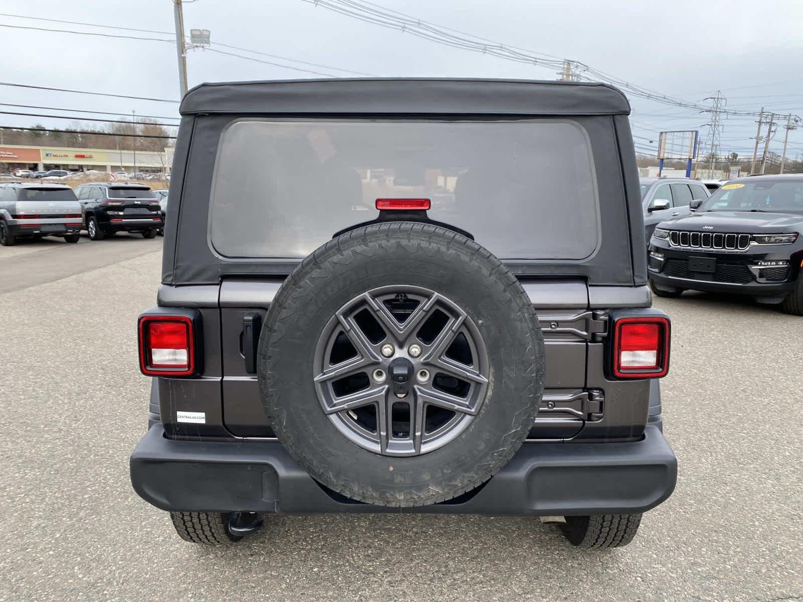 Certified Used 2025 Granite Crystal Metallic Clearcoat Jeep Sport S image 4