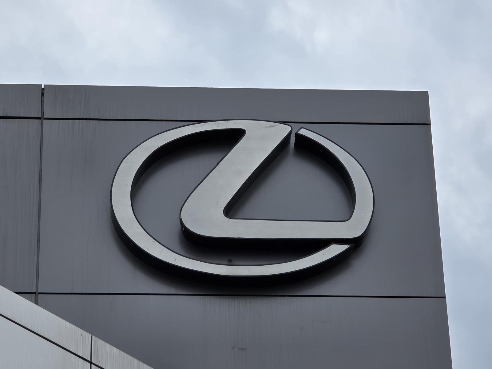 Used 2020 White Pearl Lexus 350 image 11