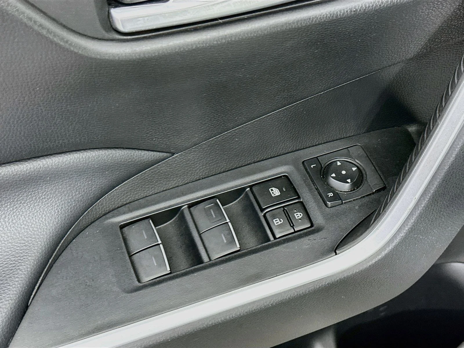 Used 2023 Ice Toyota XLE image 19