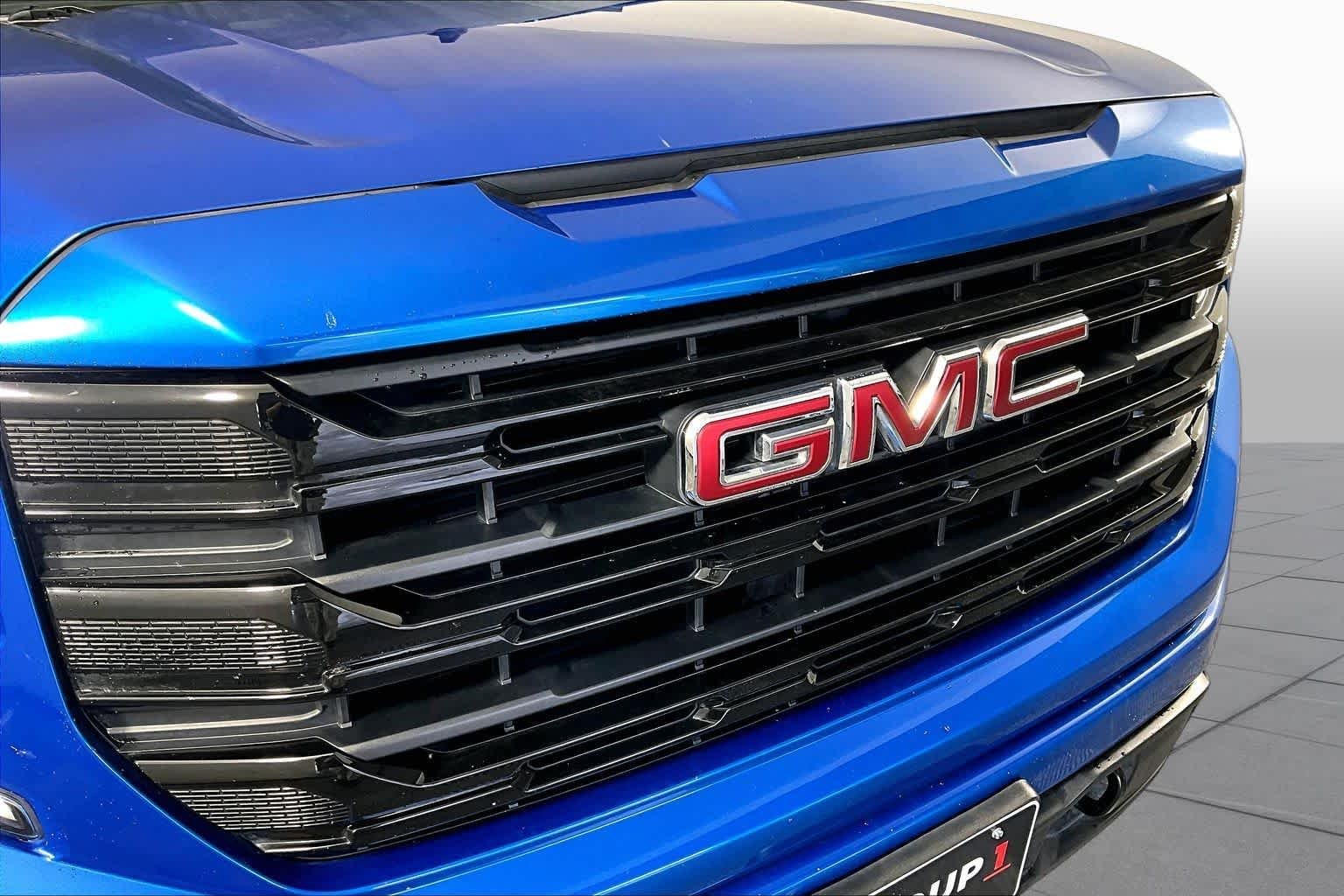 Used 2022 Dynamic Blue Metallic GMC Elevation image 29