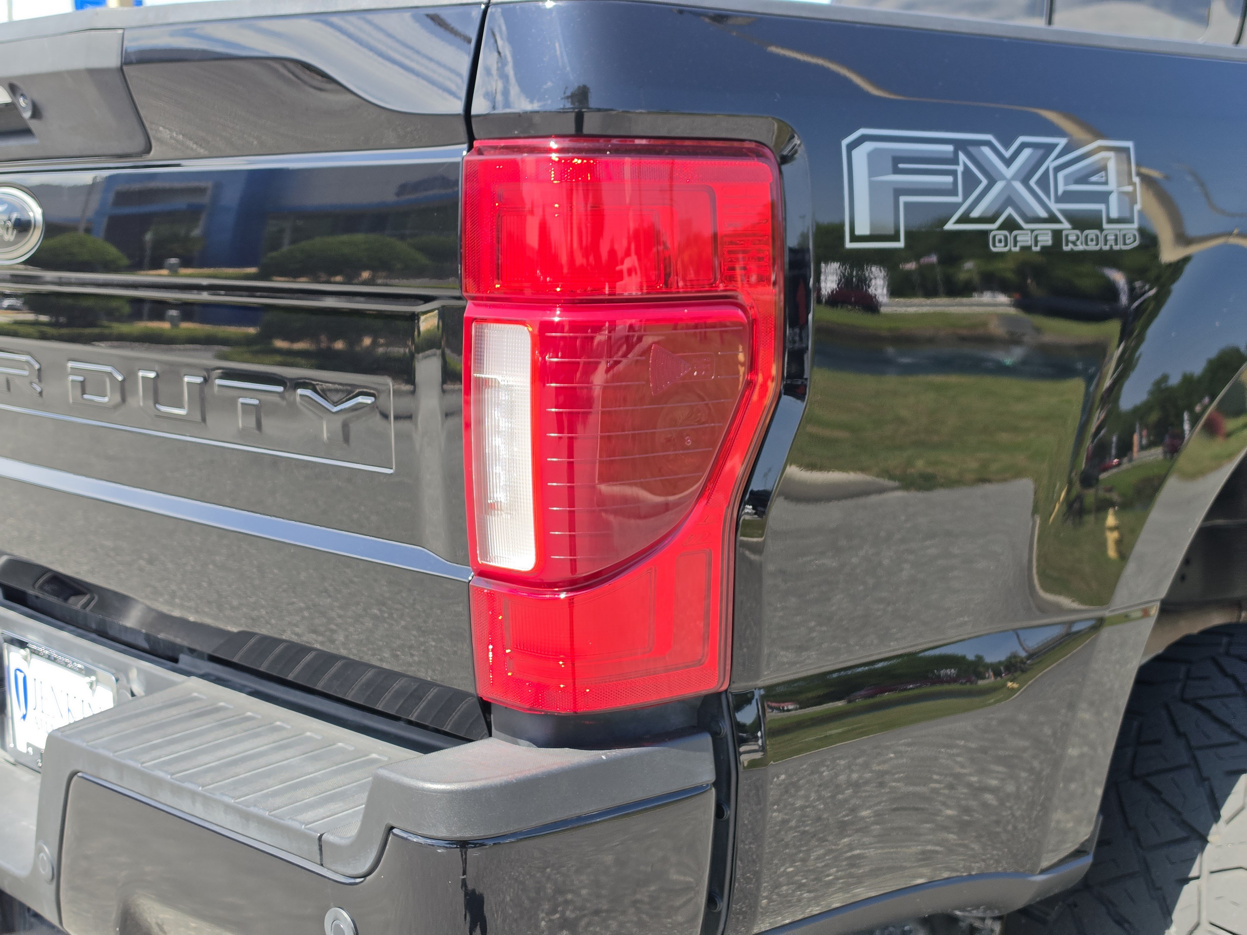 Used 2022 Black Metallic Ford LARIAT image 14