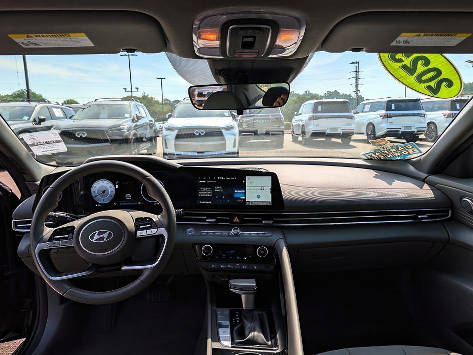 Used 2025 Abyss Black Hyundai SEL Convenience image 11