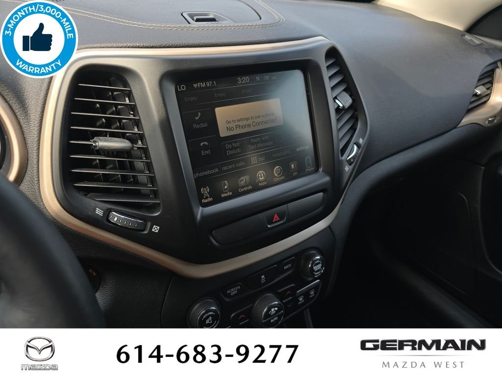 Used 2016 White Jeep Latitude image 25