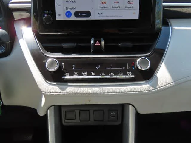 Used 2023 Wind Chill Pearl Toyota  image 20