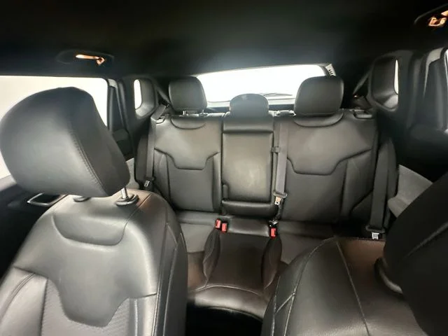 Used 2024 White Jeep Latitude image 24