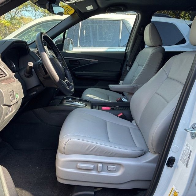 Used 2023  Honda EX-L image 16