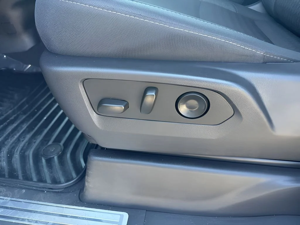 Used 2026 White Chevrolet LT image 10