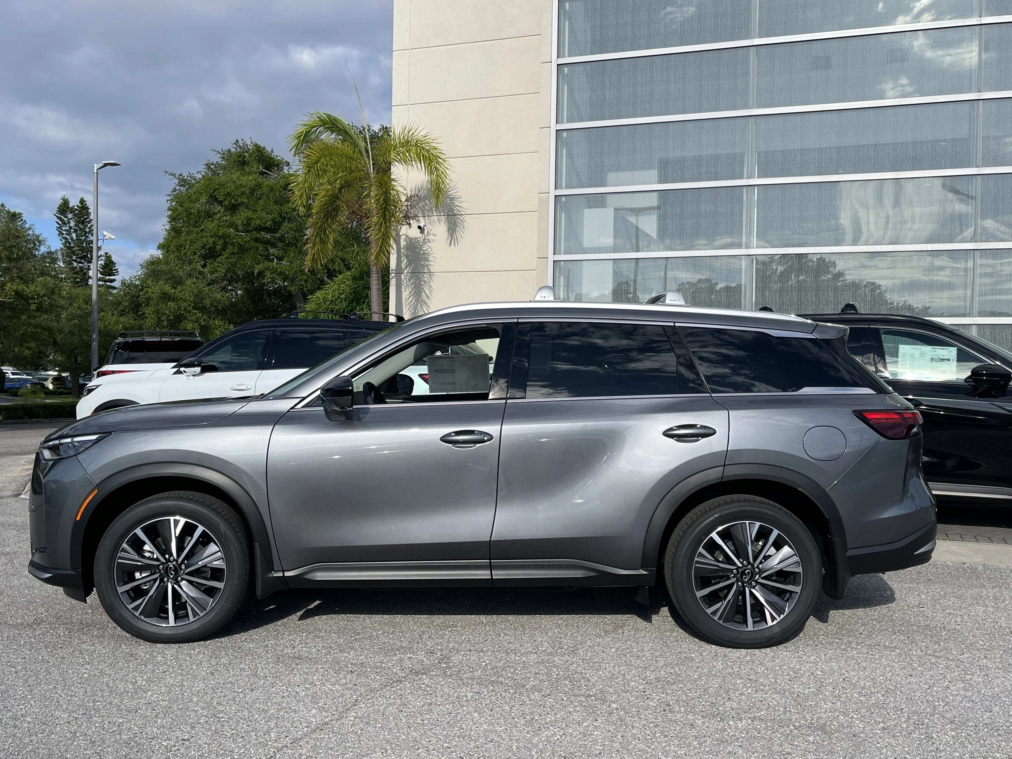 New 2027 Graphite Shadow INFINITI LUXE image 2