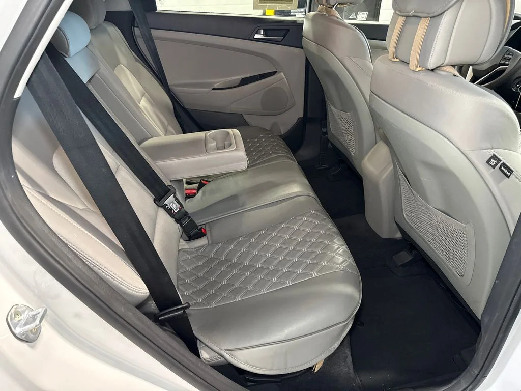 Used 2018 White Hyundai SE image 12