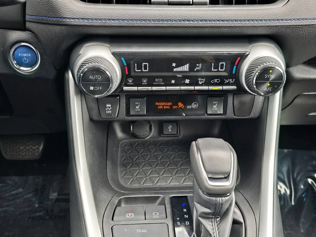 2021 Toyota RAV4 XSE - Photo 18