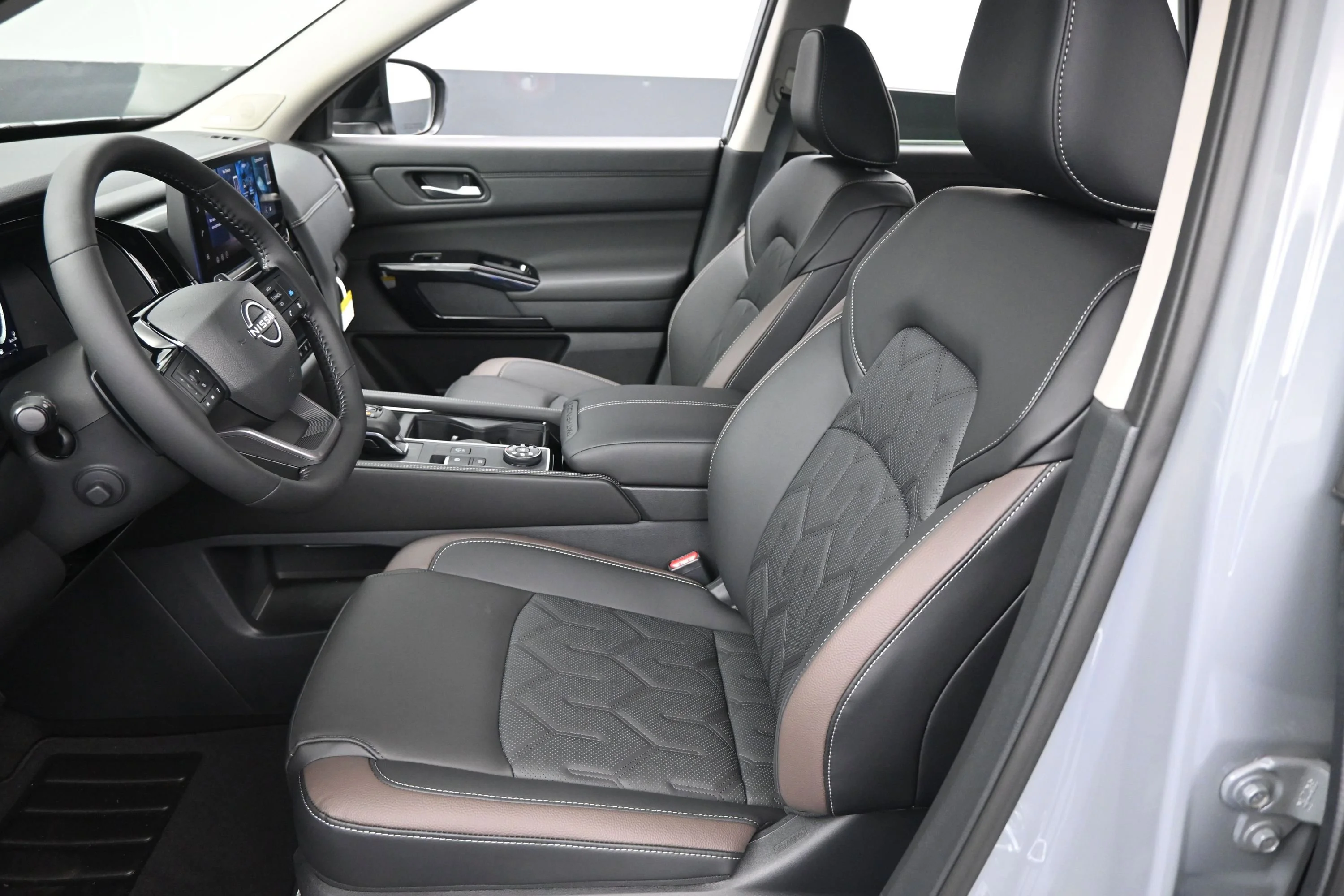 New 2026 Boulder Gray Pearl Nissan Platinum image 9