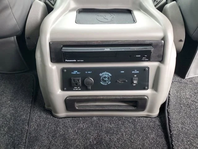 Used 2024 Onyx Black GMC Work Van image 25