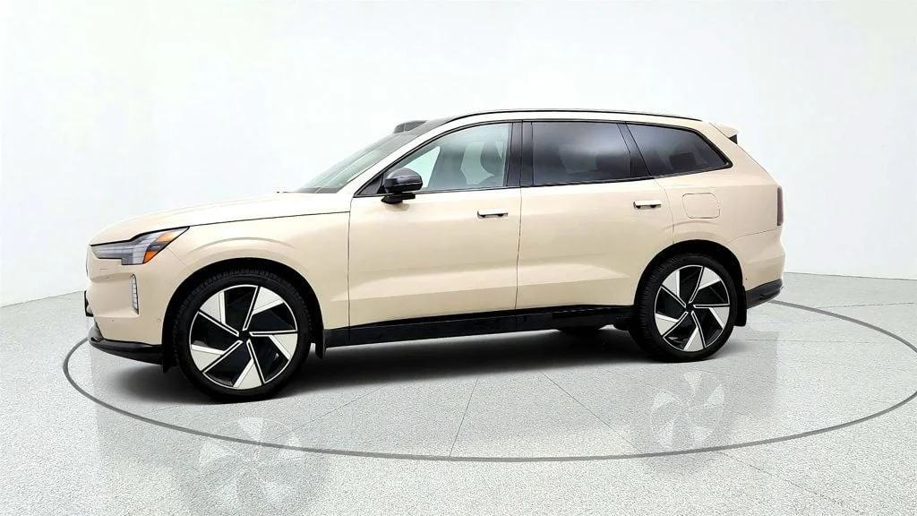 Used 2025 Sand Dune Volvo Twin Motor Ultra 7-Seater w/ 22