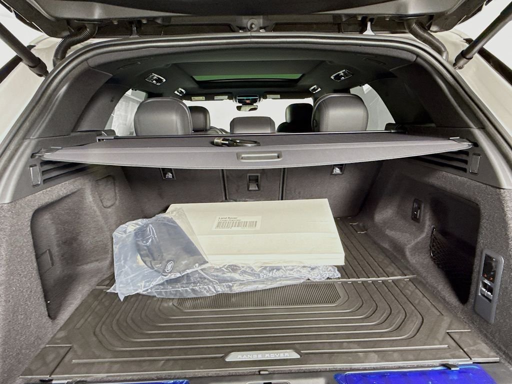 New 2026 Borasco Grey Land Rover Dynamic SE image 28