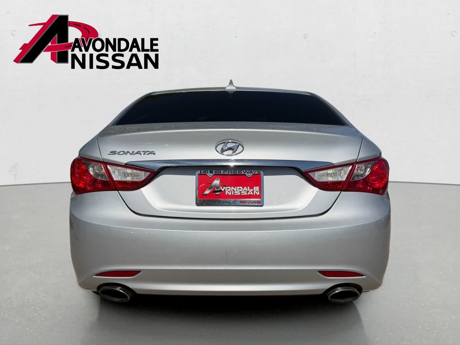 Used 2011 Radiant Silver Metallic Hyundai SE image 5