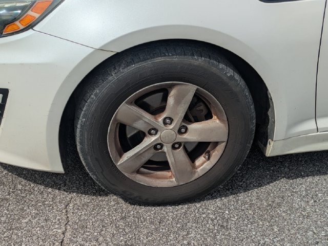 Used 2015 White Kia LX image 4
