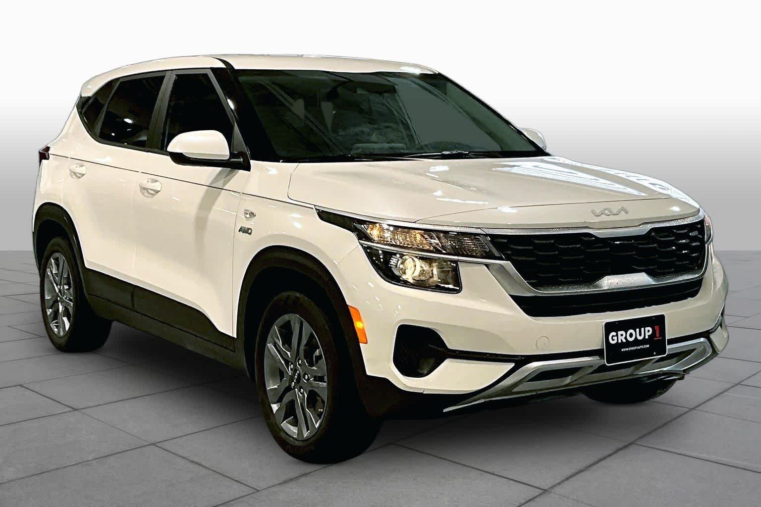 Used 2023 Snow White Pearl Kia LX image 3