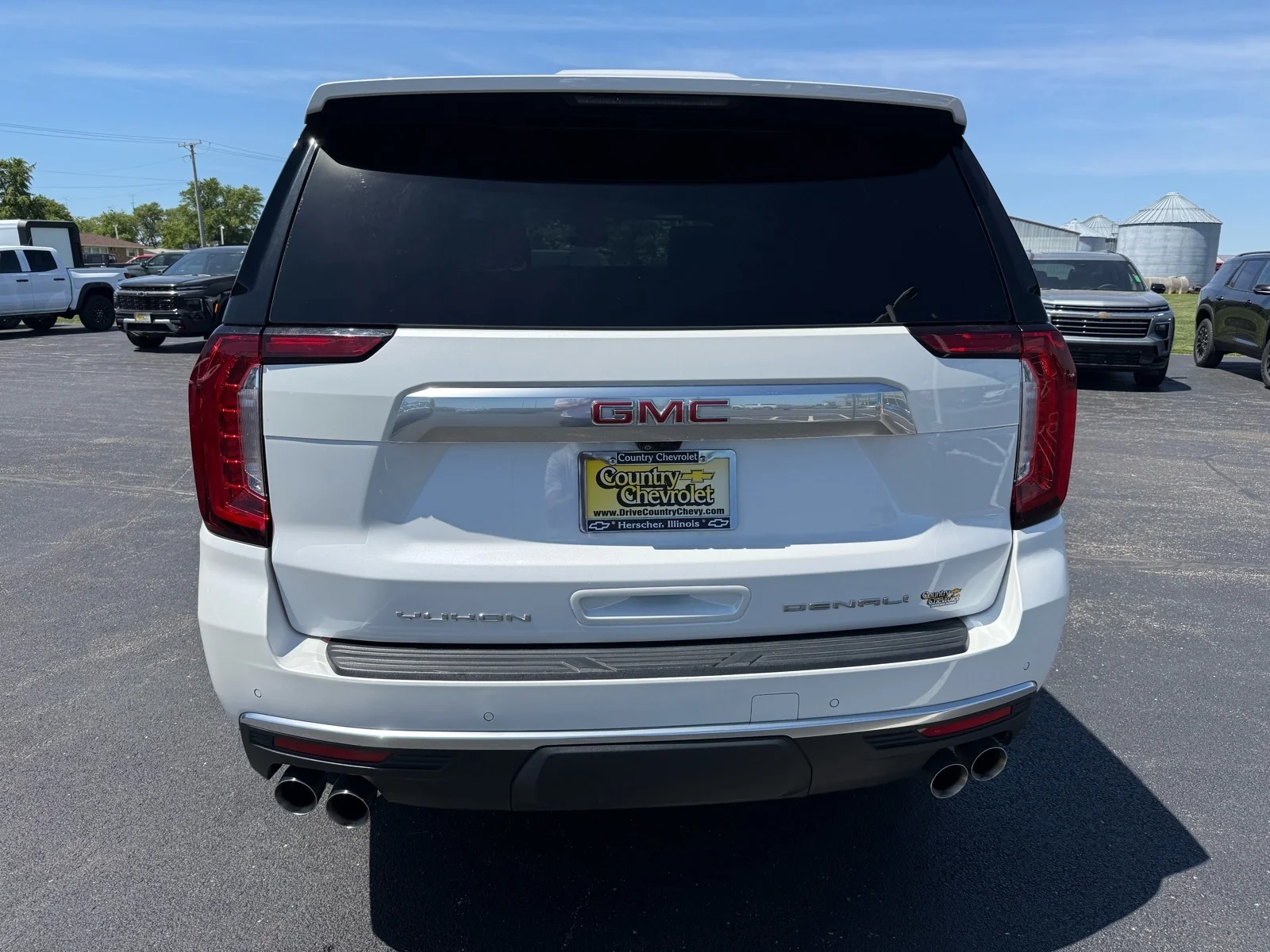 Used 2024 White Frost Tricoat GMC Denali image 4