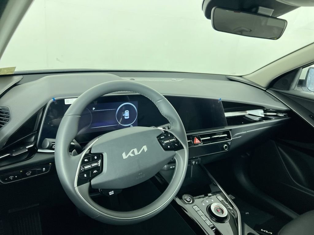 New 2026 Snow White Pearl Kia WIND image 27