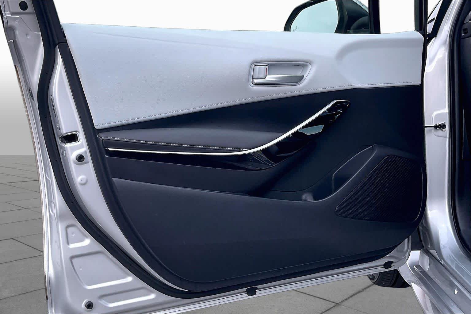 Used 2019 Classic Silver Metallic Toyota XSE image 20