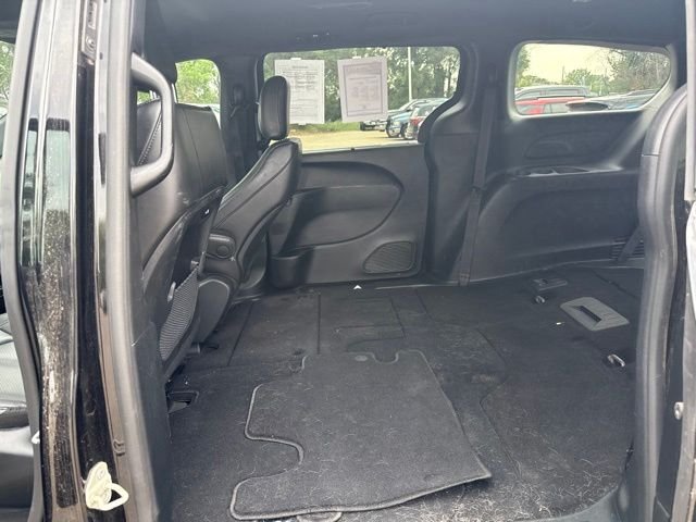 Used 2025 Black Chrysler Select image 23