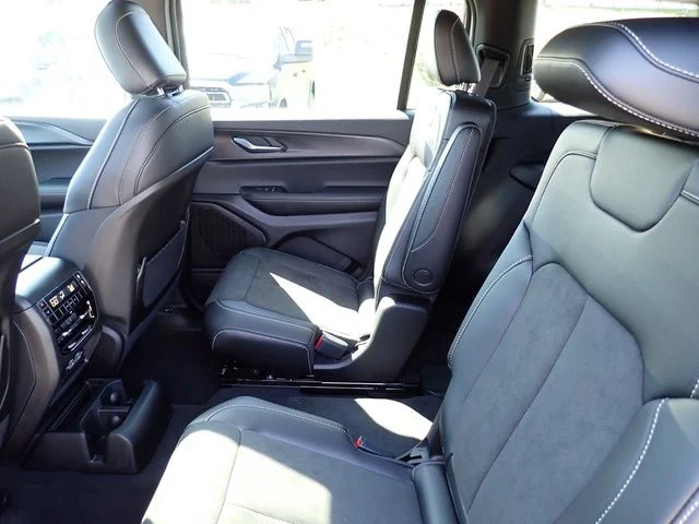 2025 Jeep Grand Cherokee L Altitude - Photo 13