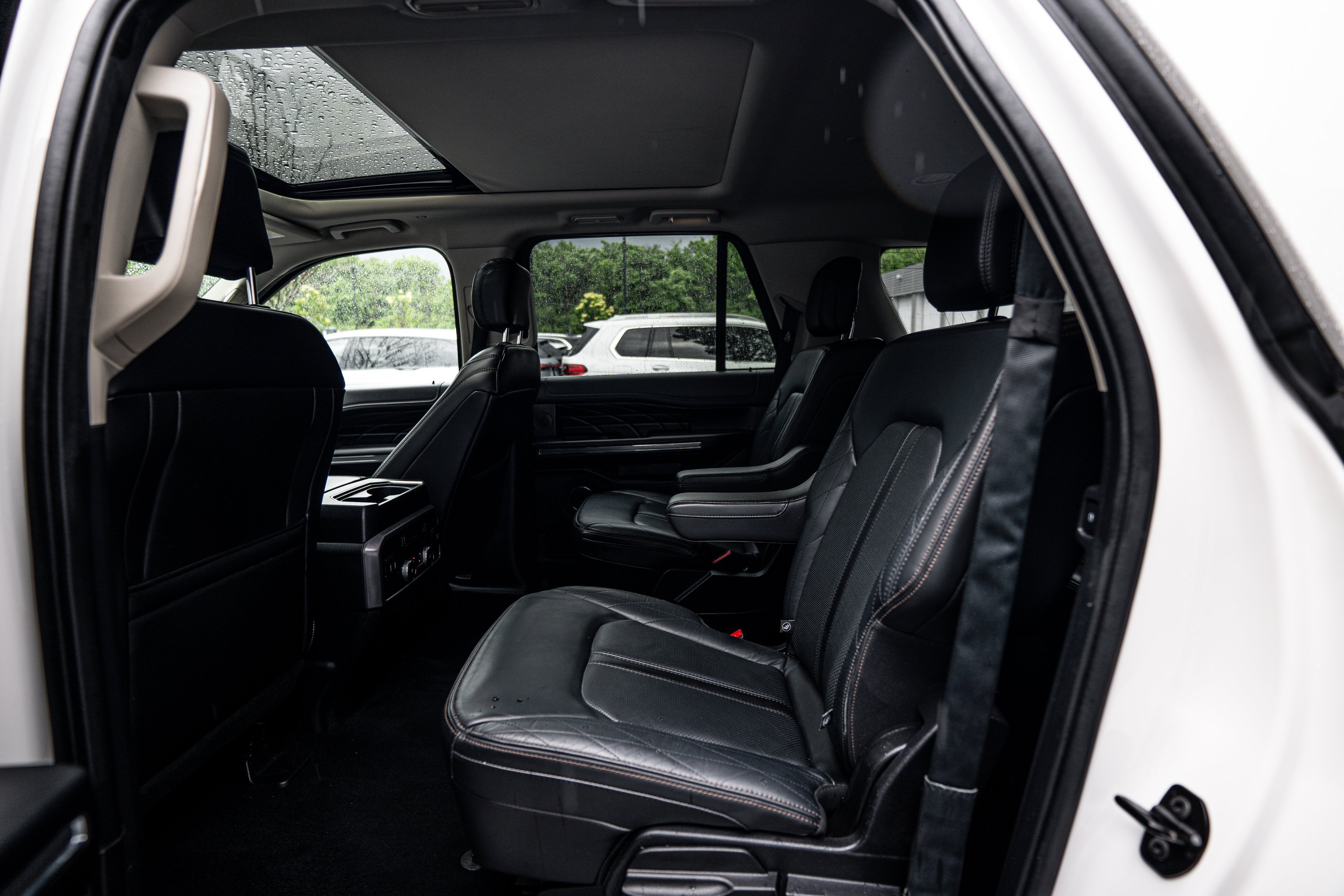 Used 2019 White Platinum Metallic Tri-Coat Ford Platinum image 15