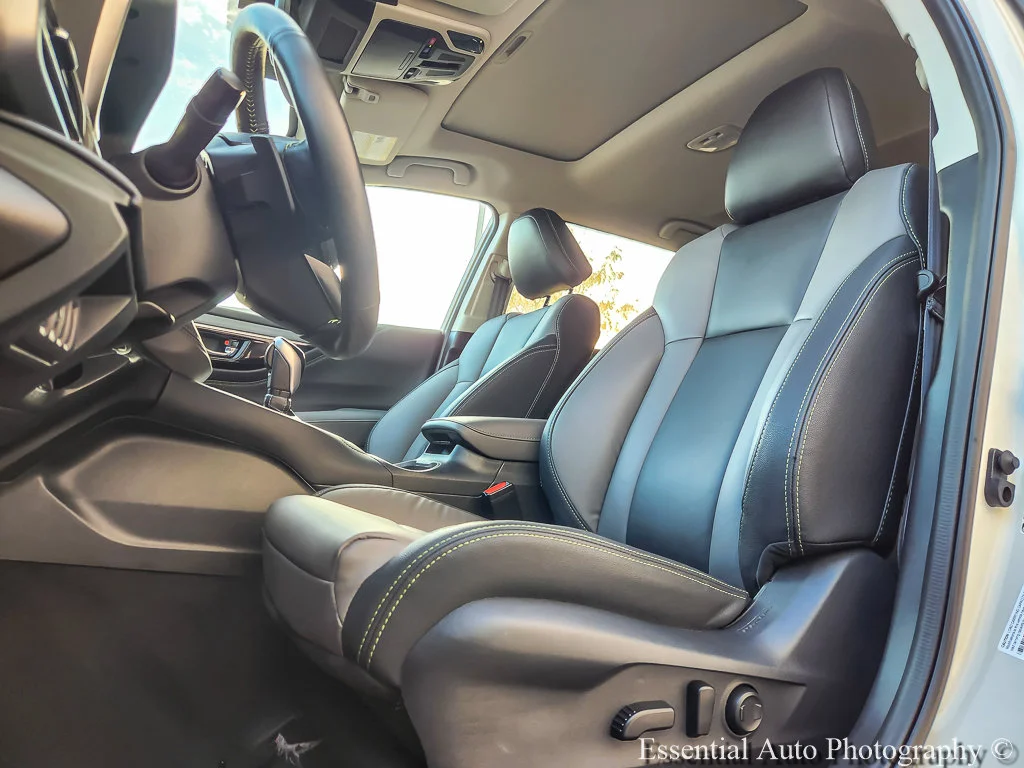Used 2025 White Subaru Onyx Edition image 7