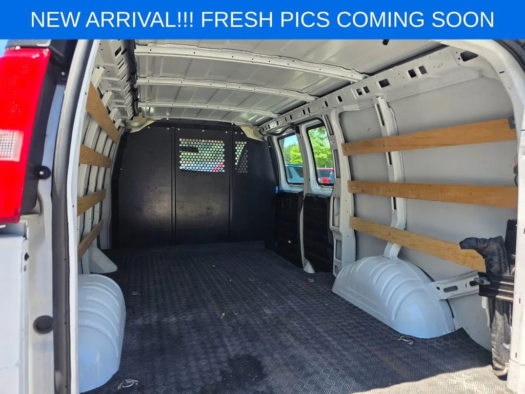 Used 2024 Summit White Chevrolet WT image 13