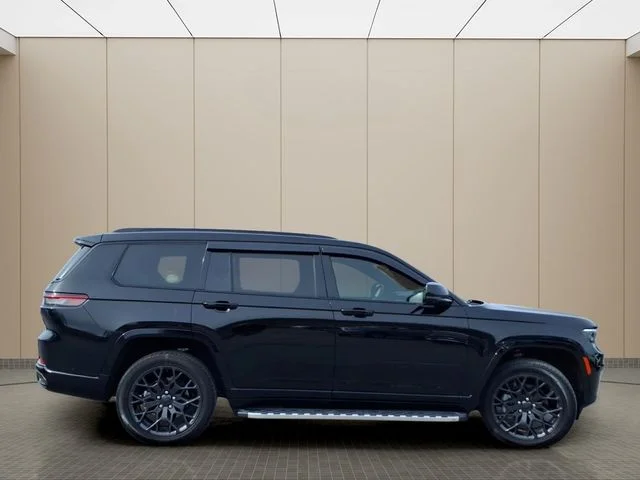 Used 2025 Black Jeep Summit image 9