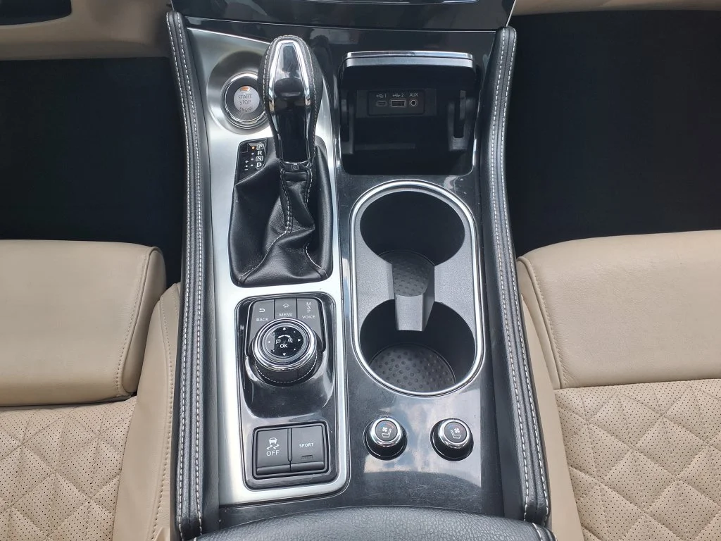 Used 2021 White Nissan Platinum image 28