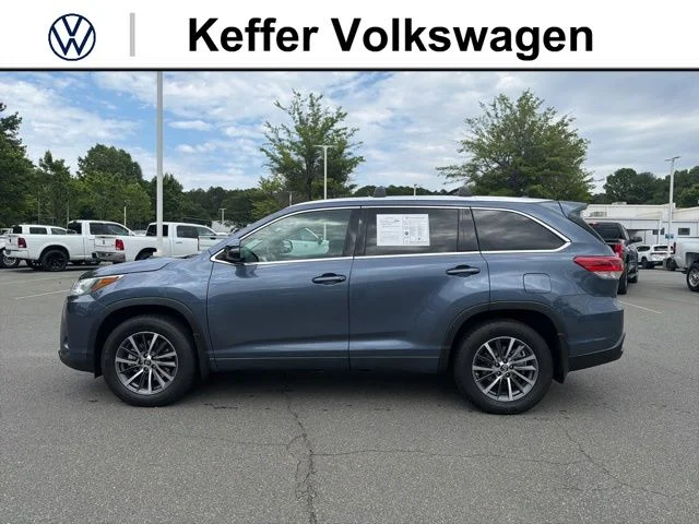 Used 2018 Blue Toyota XLE image 2